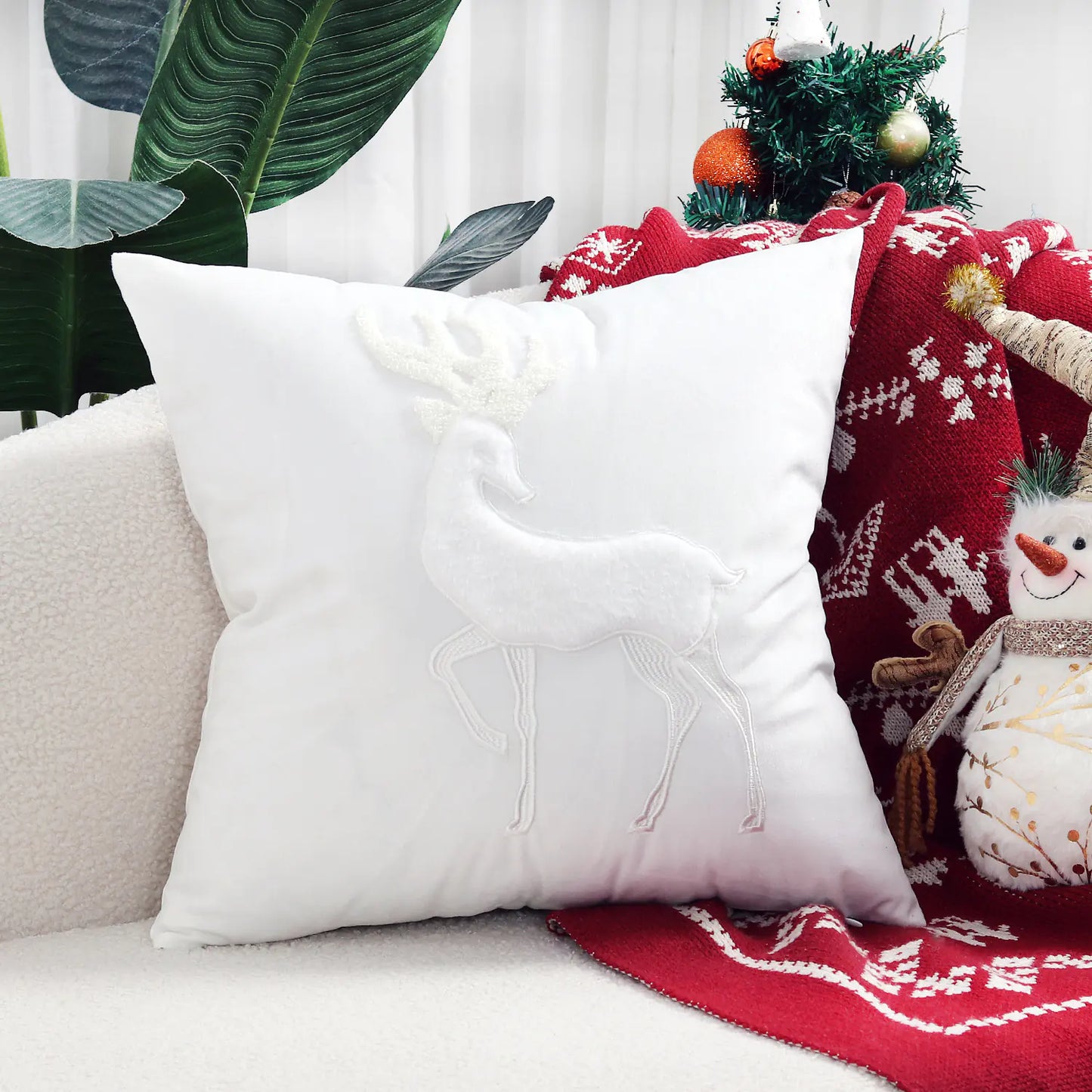 Festive Reindeer Christmas Pillow Cover 45x45 cm