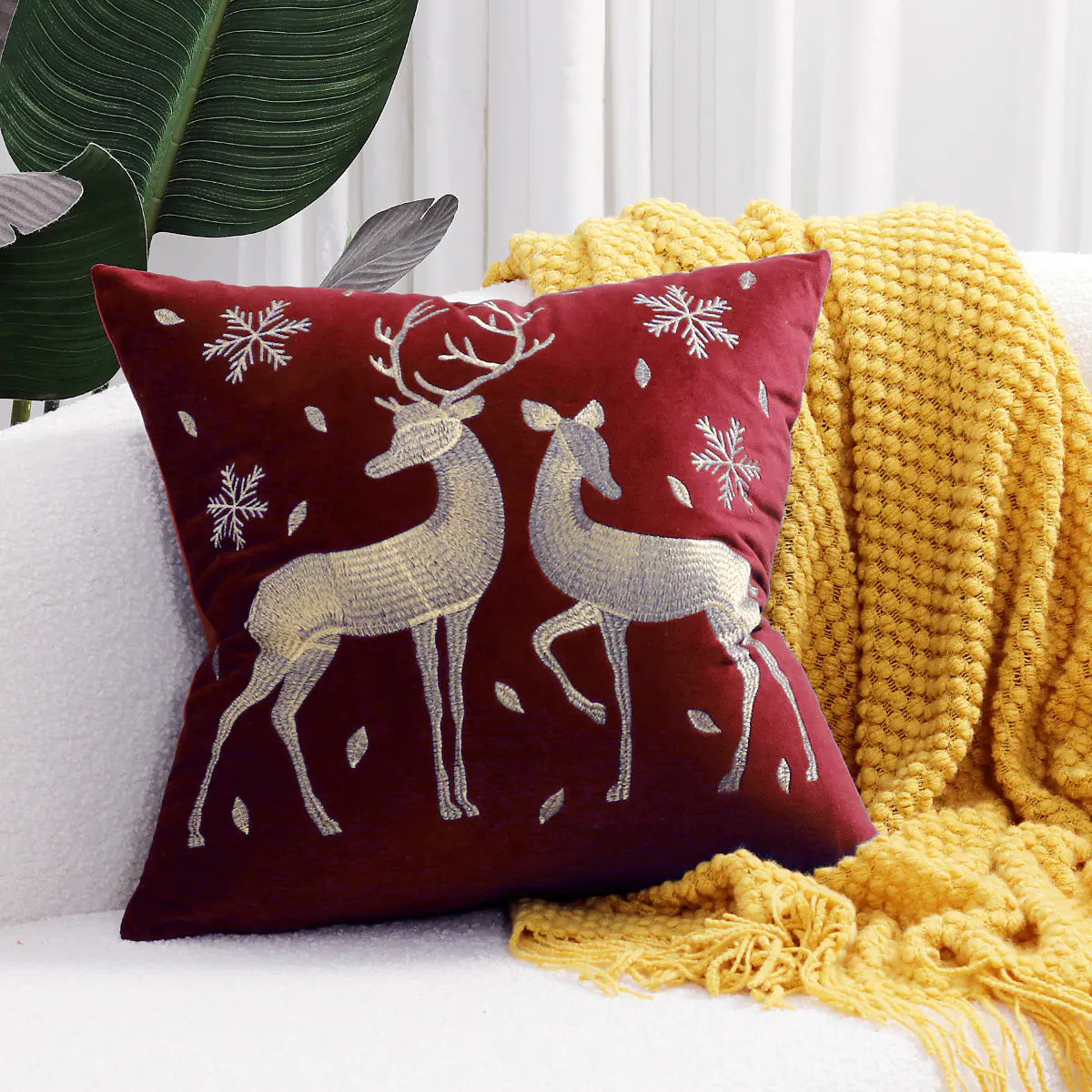 Festive Reindeer Christmas Pillow Cover 45x45 cm