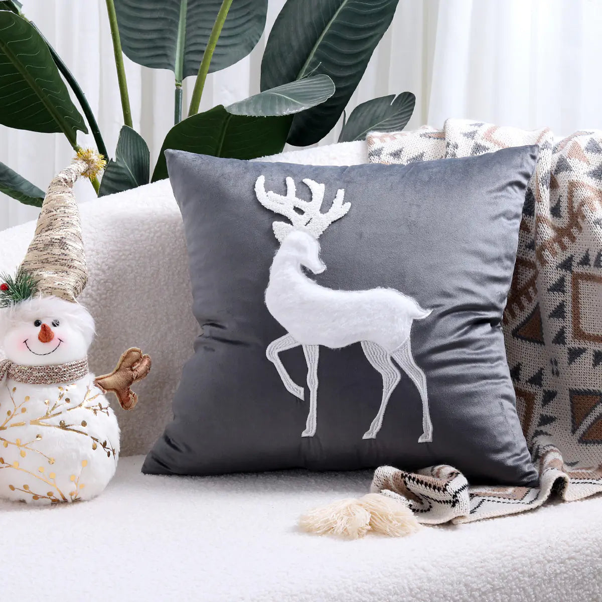 Festive Reindeer Christmas Pillow Cover 45x45 cm