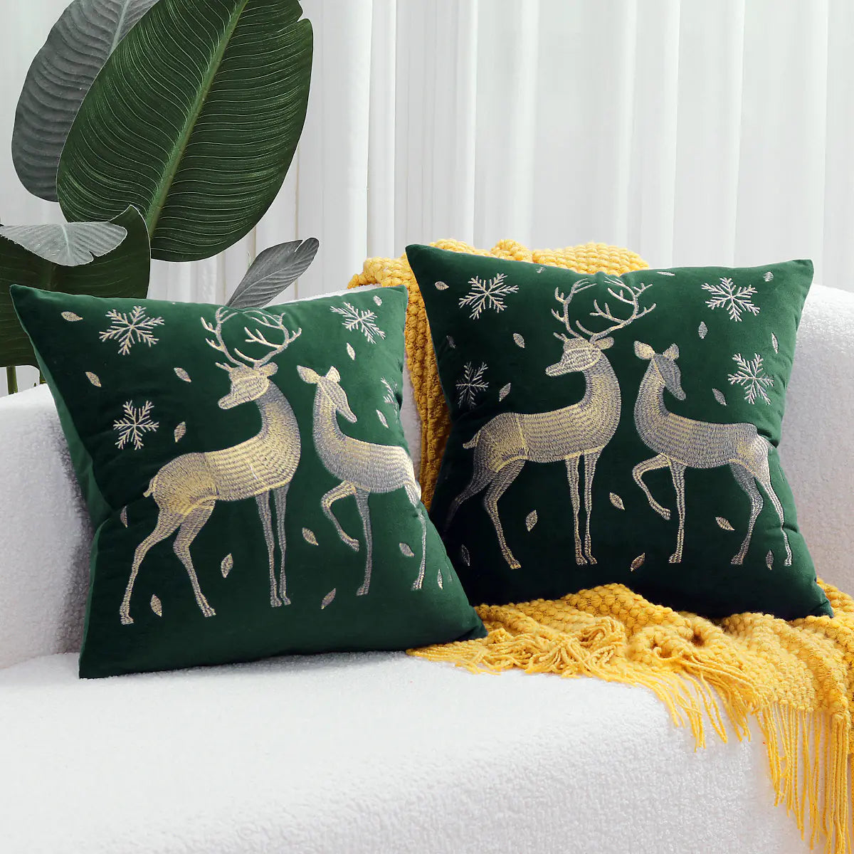 Festive Reindeer Christmas Pillow Cover 45x45 cm