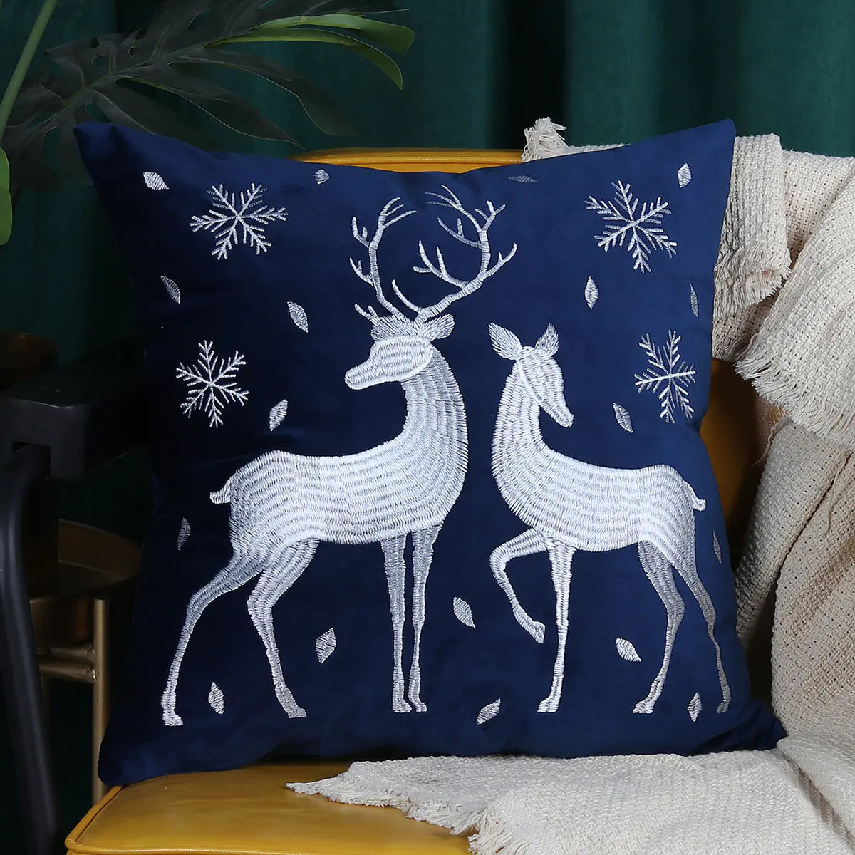 Festive Reindeer Christmas Pillow Cover 45x45 cm