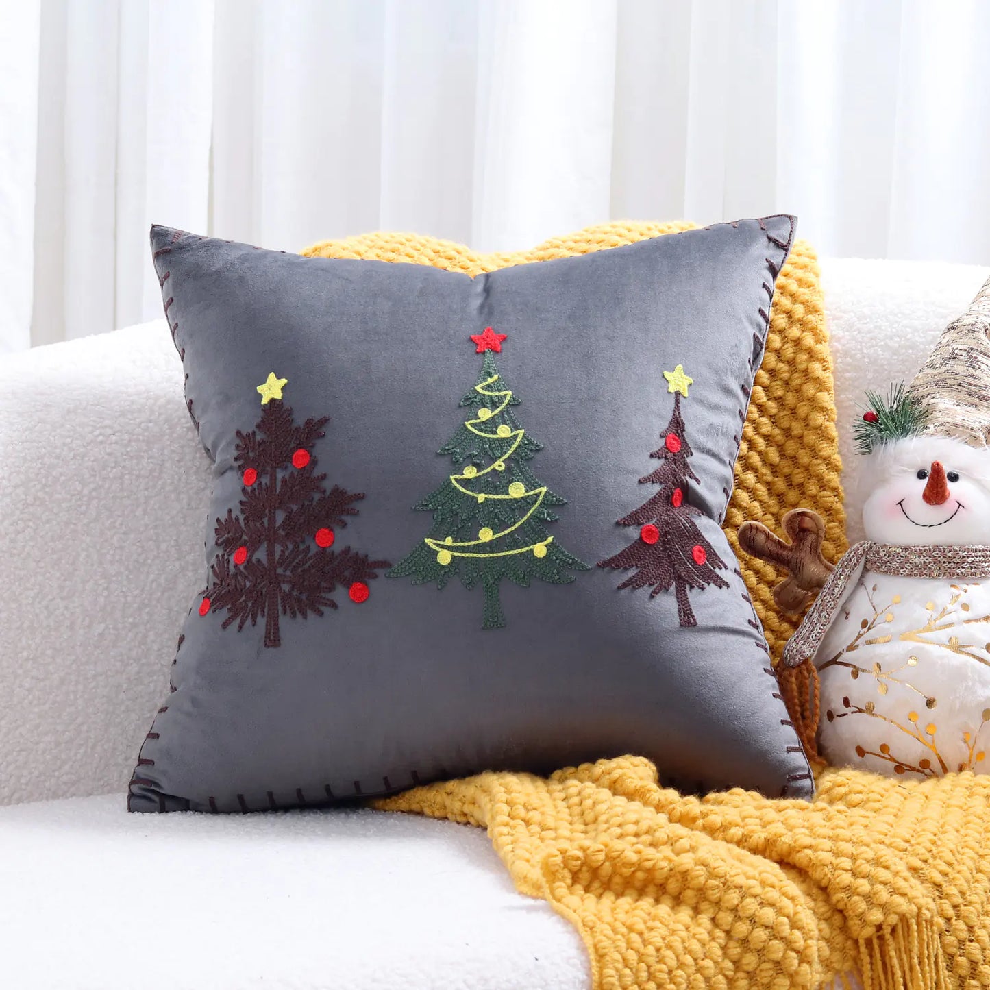 Festive Reindeer Christmas Pillow Cover 45x45 cm