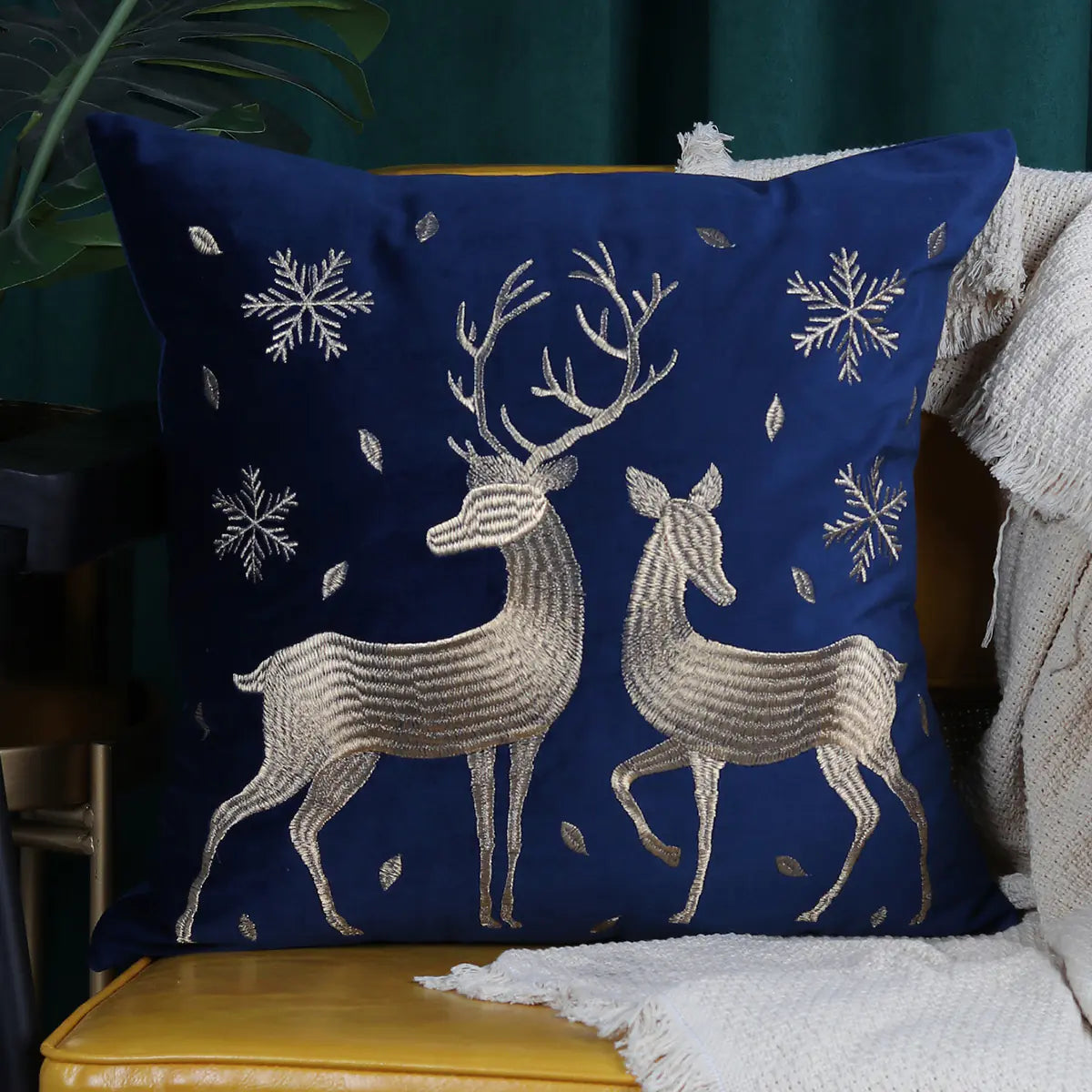Festive Reindeer Christmas Pillow Cover 45x45 cm